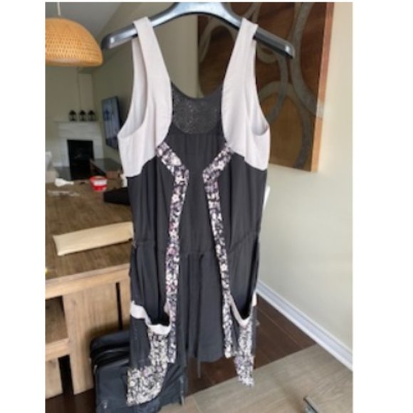 Black and White tank top - Picture 1 of 1